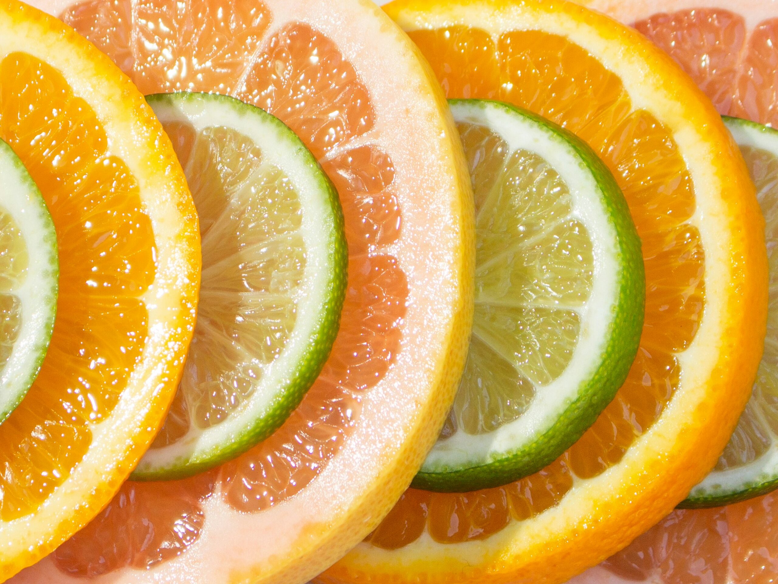 Buah kaya Vitamin C yang mendukung sintesis kolagen alami